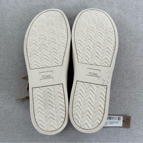 NWT. TOMS Kids' Botas Cupsole Shoe. Size 6. Brown. - Picture 9 of 11